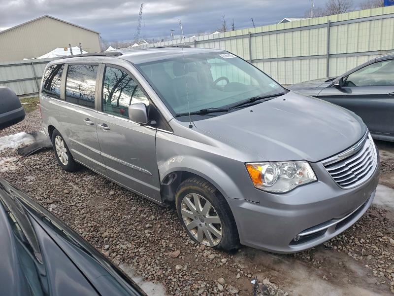 Photo 4 from auction – 2015 CHRYSLER TOWN & COU with VIN 2C4RC1BG5FR637530