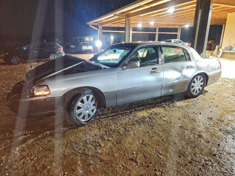 LINCOLN TOWN CAR U 2004 with VIN 1LNHM83W64Y641176 - Photo from auction