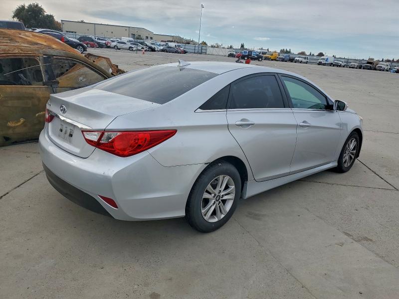 Photo 3 from auction – 2014 HYUNDAI SONATA GLS with VIN 5NPEB4AC8EH823379