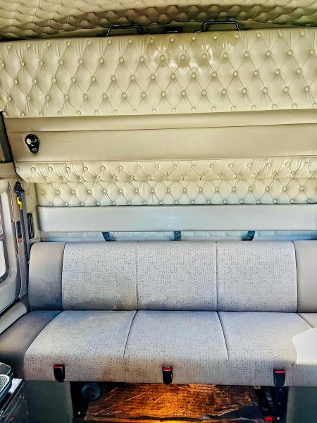 Photo 9 from auction – 2017 KENWORTH CONSTRUCTI with VIN 1XKADP9X8HJ157691