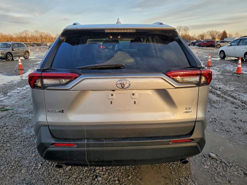 Photo 6 from auction – 2021 TOYOTA RAV4 LE with VIN 2T3F1RFV3MW206669