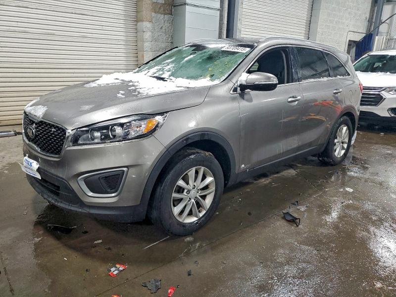 KIA SORENTO LX 2017 with VIN 5XYPGDA3XHG298282 - Photo from auction