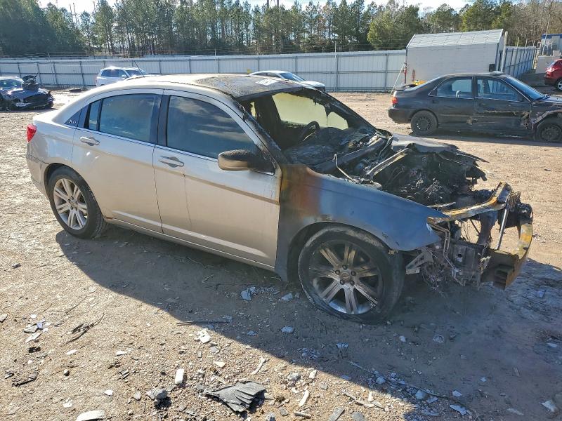 Photo 4 from auction – 2013 CHRYSLER 200 with VIN 1C3CCBAB3DN715092