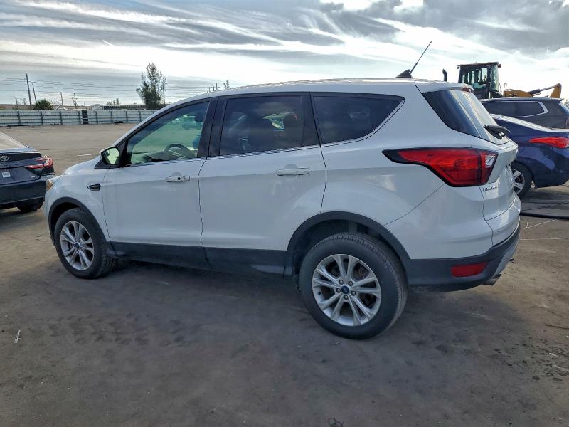 Photo 2 from auction – 2019 FORD ESCAPE SE with VIN 1FMCU9GD9KUA02481