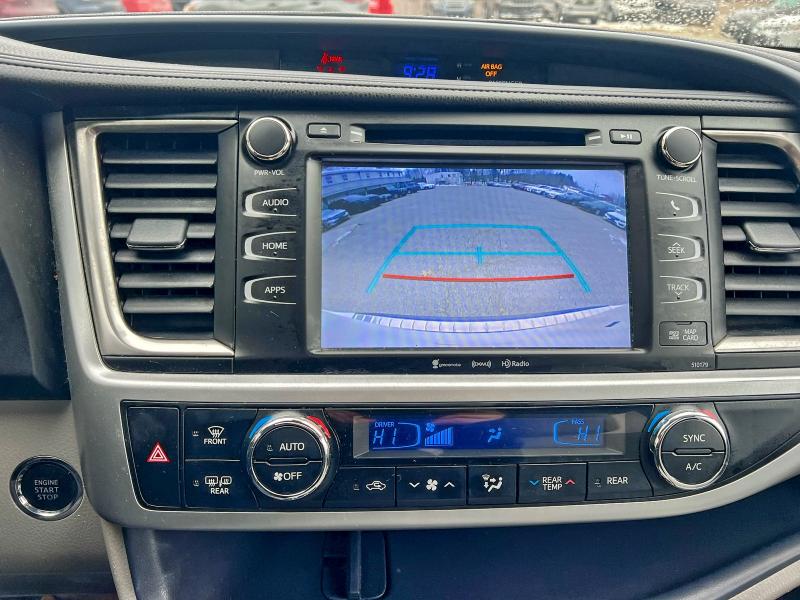 Photo 13 from auction – 2018 TOYOTA HIGHLANDER with VIN 5TDJZRFH1JS543142