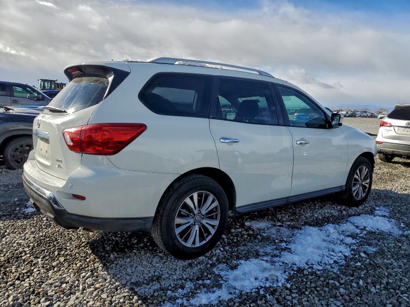 Photo 3 from auction – 2017 NISSAN PATHFINDER with VIN 5N1DR2MM2HC682921