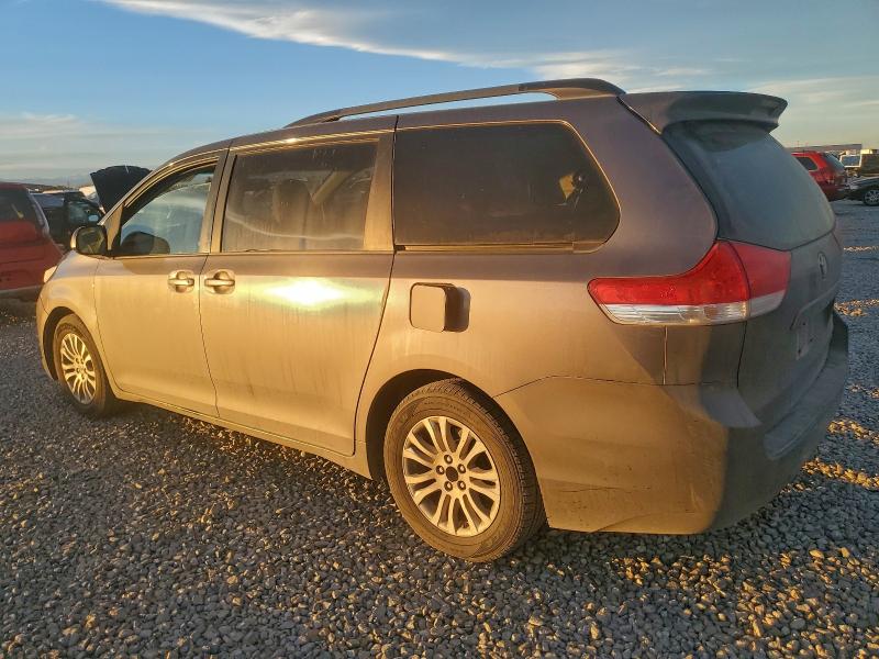 Photo 2 from auction – 2012 TOYOTA SIENNA XLE with VIN 5TDYK3DC3CS229552