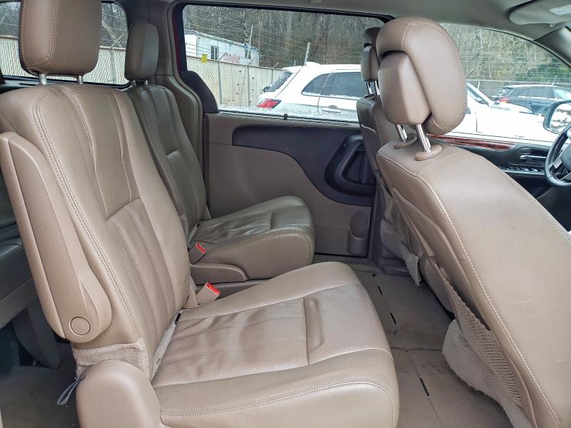 Photo 11 from auction – 2016 CHRYSLER TOWN & COU with VIN 2C4RC1BG1GR111039