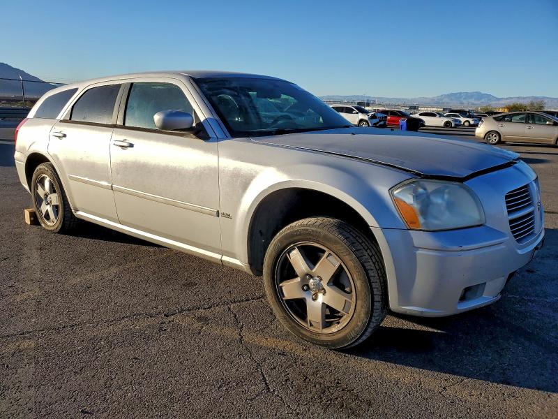Photo 4 from auction – 2005 DODGE MAGNUM SXT with VIN 2D4GZ48V85H648509