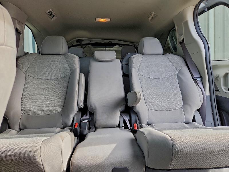 Photo 10 from auction – 2021 TOYOTA SIENNA LE with VIN 5TDKSKFC2MS036811