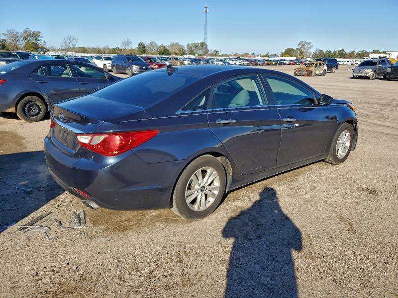 Photo 3 from auction – 2013 HYUNDAI SONATA SE with VIN 5NPEC4AC4DH651900