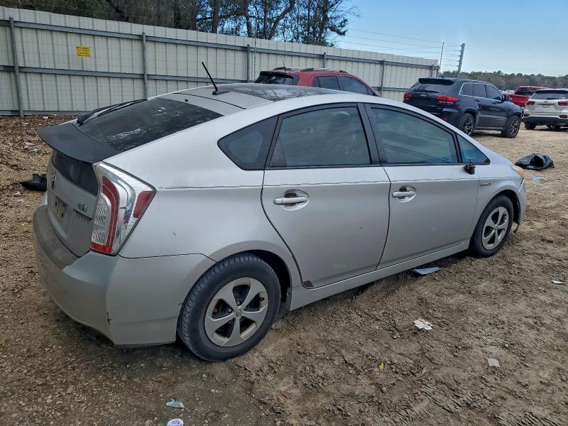 Photo 3 from auction – 2013 TOYOTA PRIUS with VIN JTDKN3DU2D5650160