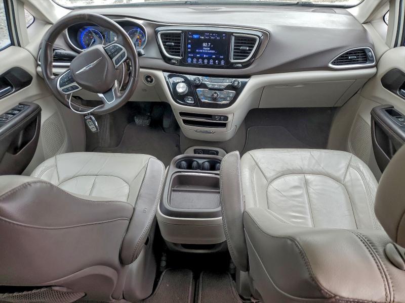 Photo 8 from auction – 2017 CHRYSLER PACIFICA T with VIN 2C4RC1BG0HR560794