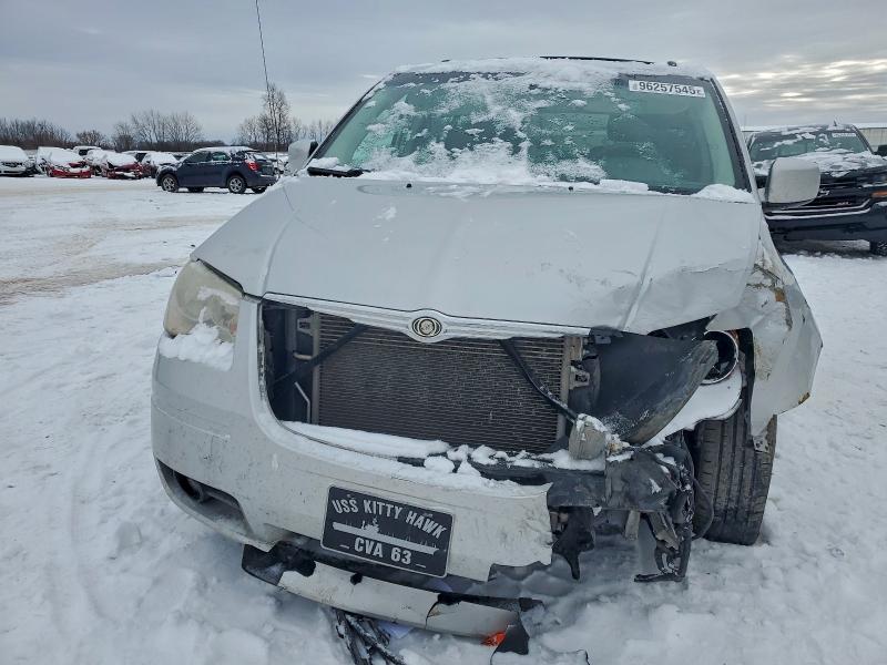Photo 5 from auction – 2010 CHRYSLER TOWN & COU with VIN 2A4RR5D14AR457344