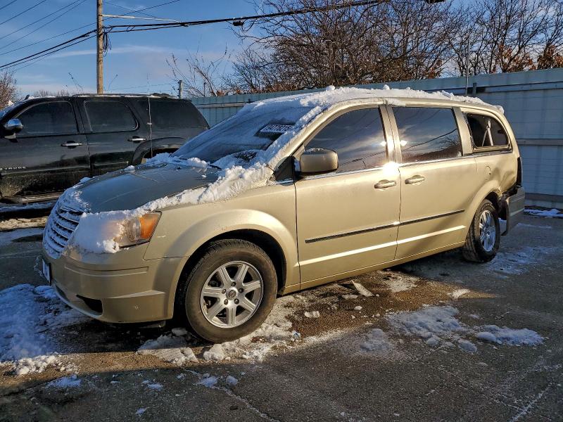 Photo 1 from auction – 2010 CHRYSLER TOWN & COU with VIN 2A4RR5D17AR241679