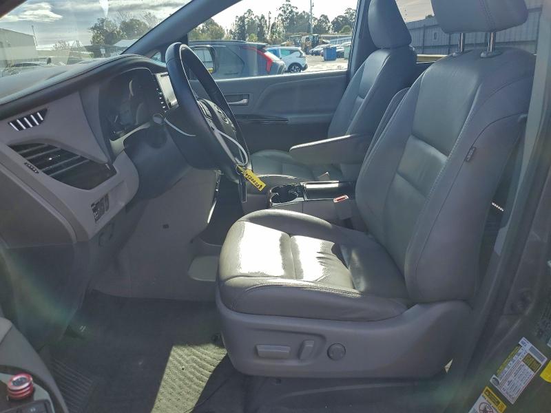 Photo 7 from auction – 2016 TOYOTA SIENNA XLE with VIN 5TDYK3DC4GS716619