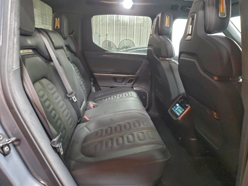 Photo 10 from auction – 2024 RIVIAN R1T with VIN 7FCTGAAA5RN032328