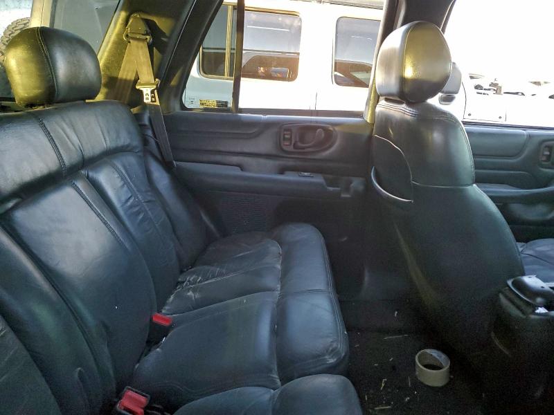 Photo 11 from auction – 2000 CHEVROLET BLAZER with VIN 1GNDT13WXY2397948