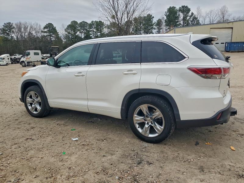 Photo 2 from auction – 2015 TOYOTA HIGHLANDER with VIN 5TDDKRFHXFS183605