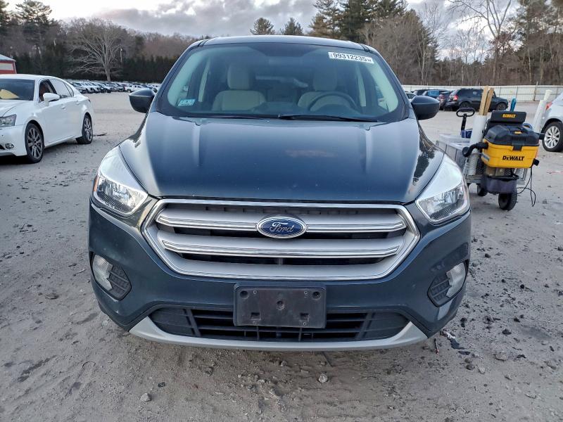 Photo 5 from auction – 2019 FORD ESCAPE SE with VIN 1FMCU9GD5KUB32418