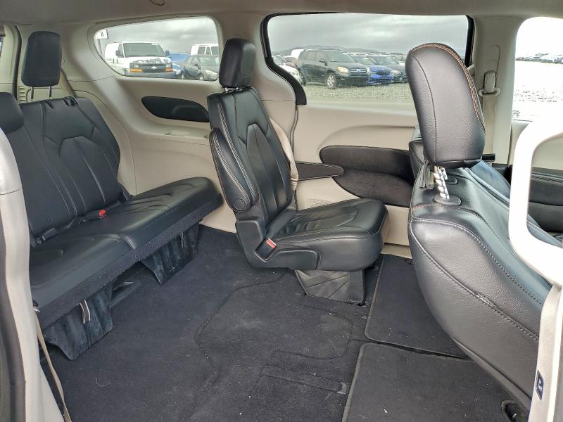 Photo 11 from auction – 2017 CHRYSLER PACIFICA T with VIN 2C4RC1BG0HR532638