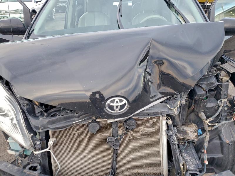 Photo 12 from auction – 2011 TOYOTA SIENNA XLE with VIN 5TDDK3DCXBS029345
