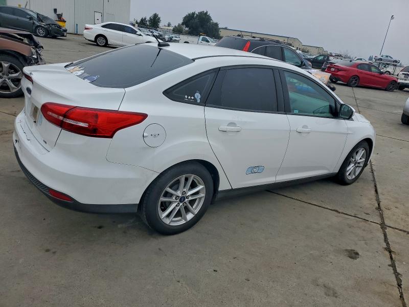 Photo 3 from auction – 2015 FORD FOCUS SE with VIN 1FADP3F21FL300800