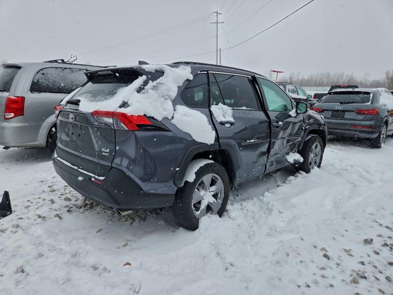 Photo 3 from auction – 2022 TOYOTA RAV4 XLE with VIN 2T3P1RFV2NC269558