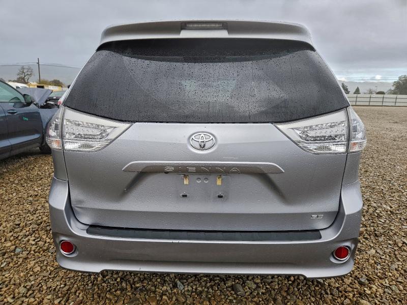 Photo 6 from auction – 2017 TOYOTA SIENNA SE with VIN 5TDXZ3DC3HS823315