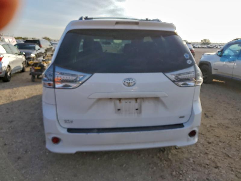 Photo 6 from auction – 2017 TOYOTA SIENNA SE with VIN 5TDXZ3DC3HS770521