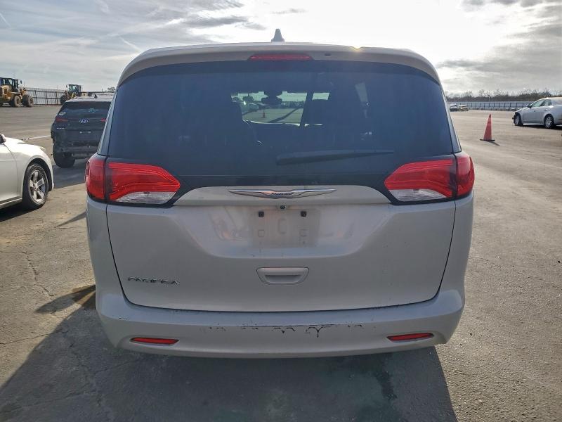 Photo 6 from auction – 2017 CHRYSLER PACIFICA L with VIN 2C4RC1CG3HR753021