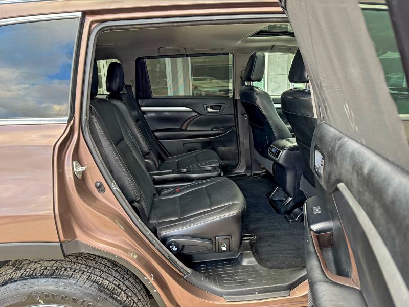Photo 6 from auction – 2017 TOYOTA HIGHLANDER with VIN 5TDKZRFH4HS207127