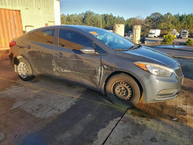 Photo 4 from auction – 2016 KIA FORTE LX with VIN KNAFX4A60G5516627