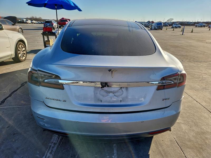 Photo 6 from auction – 2013 TESLA MODEL S with VIN 5YJSA1CP4DFP26200