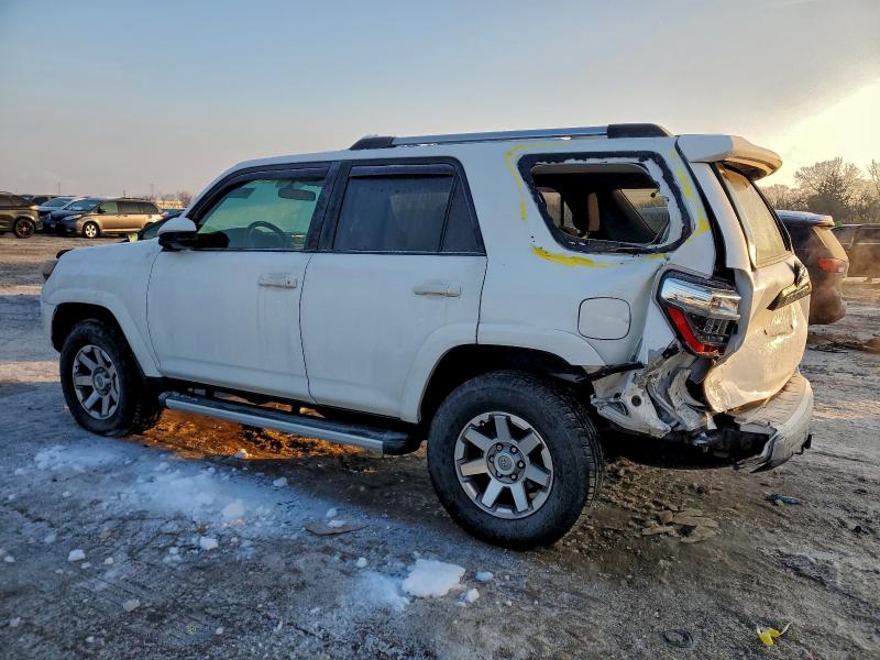 Photo 2 from auction – 2016 TOYOTA 4RUNNER SR with VIN JTEBU5JR6G5390098