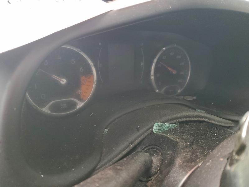 Photo 9 from auction – 2018 JEEP RENEGADE with VIN ZACCJBBB4JPH13628