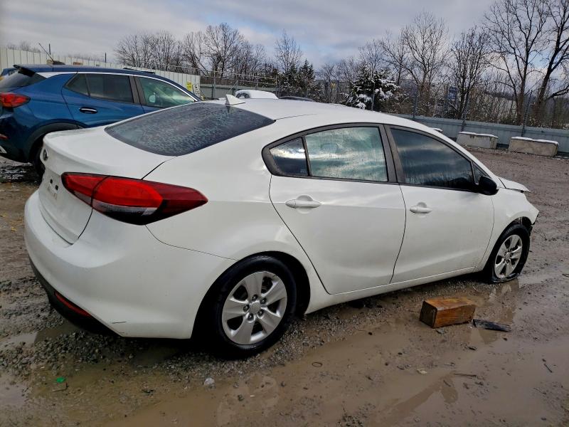 Photo 3 from auction – 2017 KIA FORTE LX with VIN 3KPFK4A78HE153722