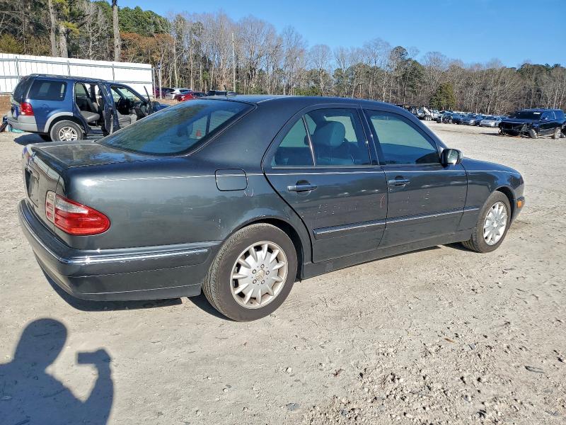 Photo 3 from auction – 2001 MERCEDES-BENZ E 320 with VIN WDBJF65J01B324559