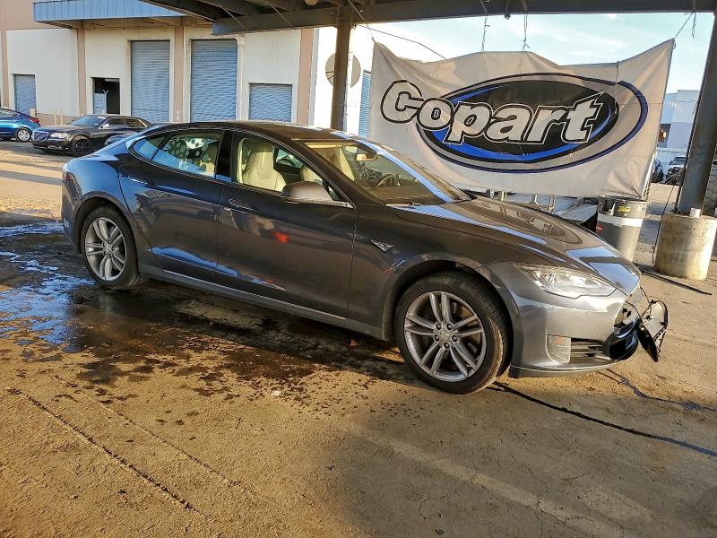 Photo 4 from auction – 2015 TESLA MODEL S 85 with VIN 5YJSA1H1XFF091538