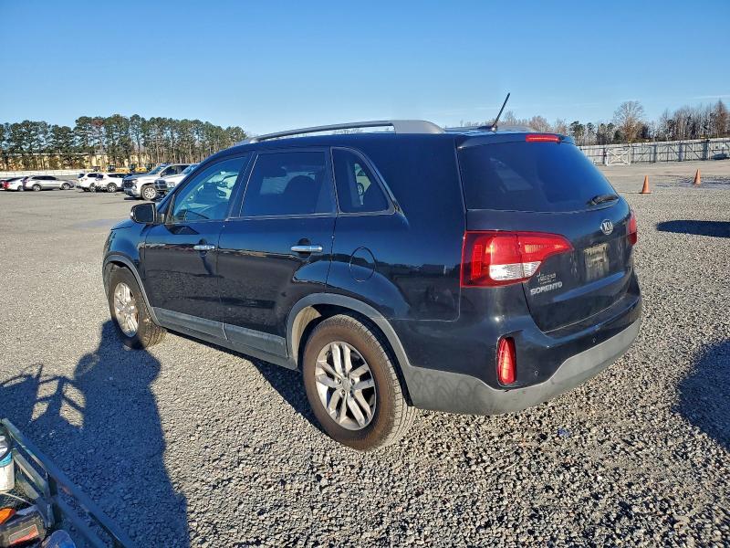Photo 2 from auction – 2015 KIA SORENTO LX with VIN 5XYKT3A69FG588276