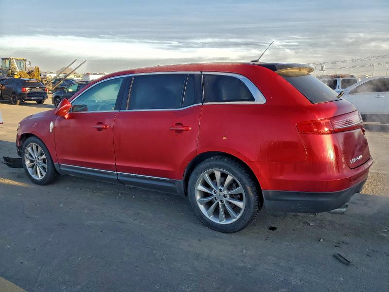 Фото 2 с аукциона – 2011 LINCOLN MKT с VIN 2LMHJ5AT8BBJ50283
