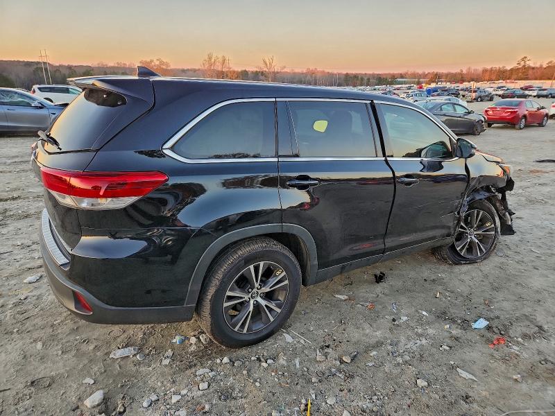 Photo 3 from auction – 2019 TOYOTA HIGHLANDER with VIN 5TDZZRFH8KS333271