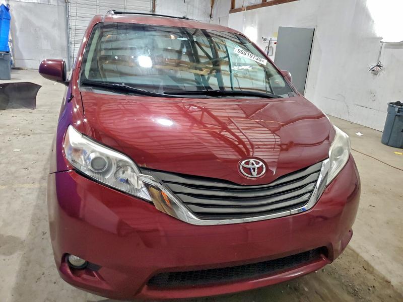 Photo 5 from auction – 2014 TOYOTA SIENNA XLE with VIN 5TDYK3DC7ES411631
