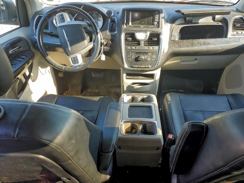 Photo 8 from auction – 2014 CHRYSLER TOWN & COU with VIN 2C4RC1BG0ER373406
