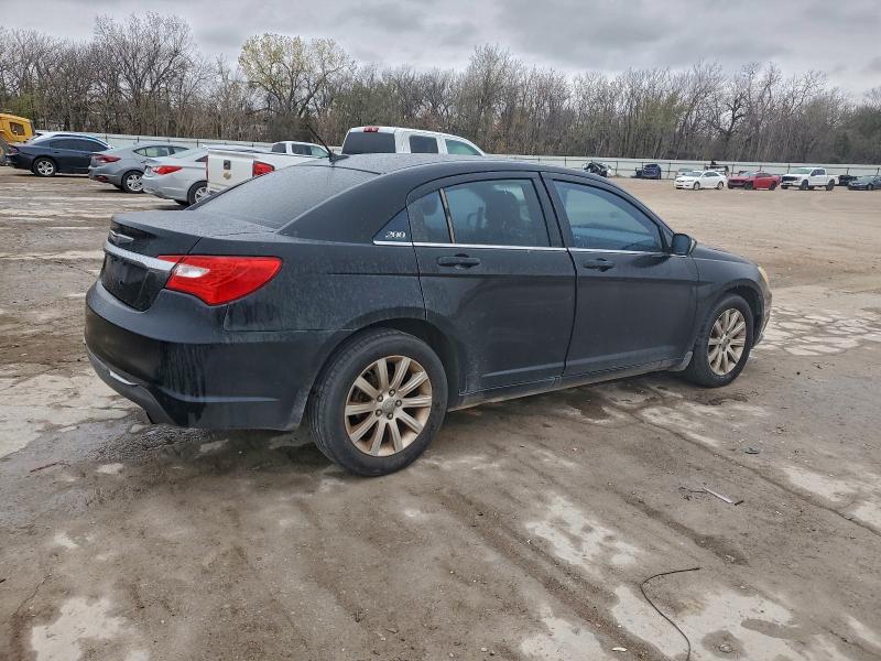 Photo 3 from auction – 2013 CHRYSLER 200 TOURIN with VIN 1C3CCBBB8DN701588