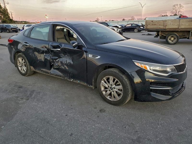 Фото 4 с аукциона – 2016 KIA OPTIMA LX с VIN 5XXGT4L33GG097397