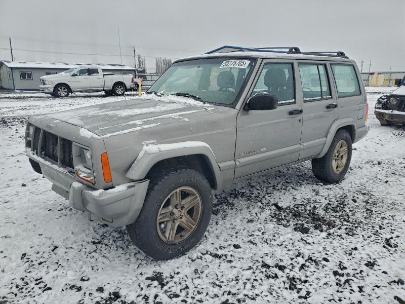 JEEP CHEROKEE C 2001 with VIN 1J4FF58S01L575995 - Photo from auction