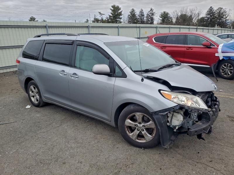 Photo 4 from auction – 2014 TOYOTA SIENNA LE with VIN 5TDKK3DC1ES409685