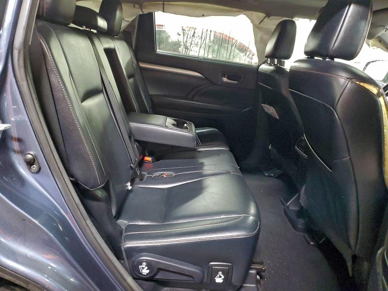Photo 11 from auction – 2018 TOYOTA HIGHLANDER with VIN 5TDJZRFH2JS817979