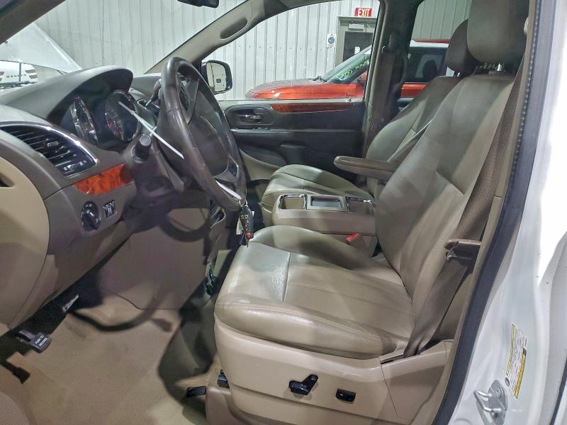 Photo 7 from auction – 2016 CHRYSLER TOWN & COU with VIN 2C4RC1BG7GR294043